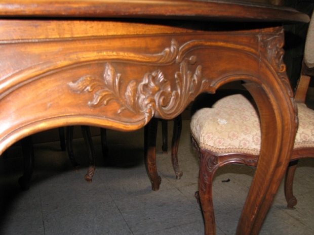19 c. Louis XV style finely carved oval dining table (7)