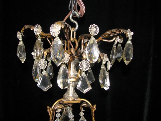 CH86 Fine 19c Italian cut crystal and bronze 8 light chandelier with a spire bronze center (1)