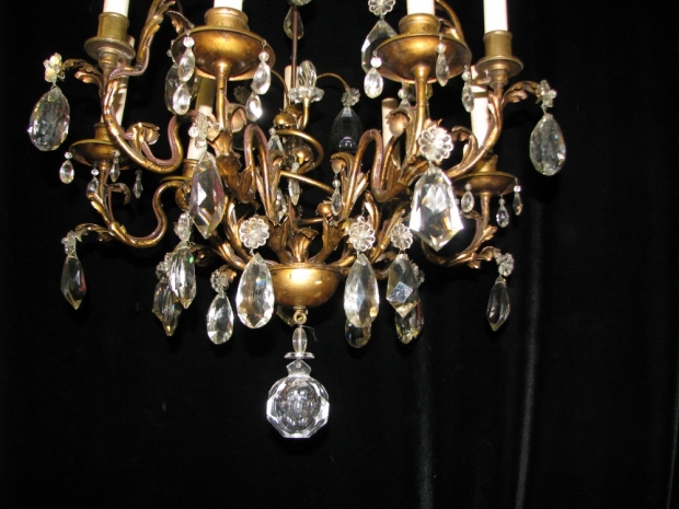 CH86 Fine 19c Italian cut crystal and bronze 8 light chandelier with a spire bronze center (4)