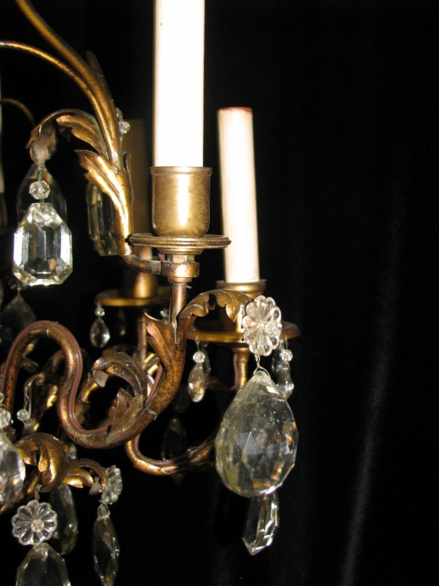 CH86 Fine 19c Italian cut crystal and bronze 8 light chandelier with a spire bronze center (8)