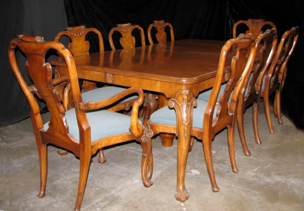 L19c. Magnificant George II Style finely carved walnut large dining set