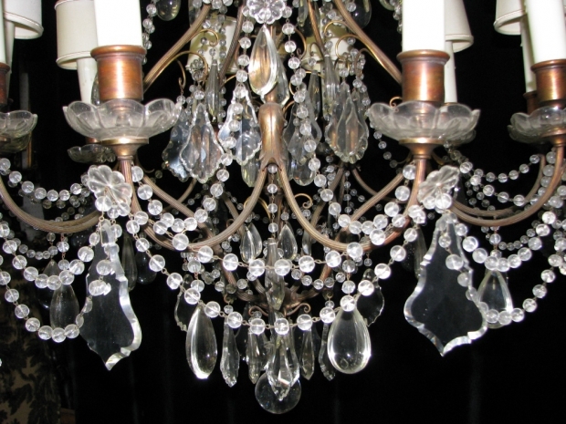 CH09  Antique Ventien cut crystal and beaded 10 light brass chandelier (6)